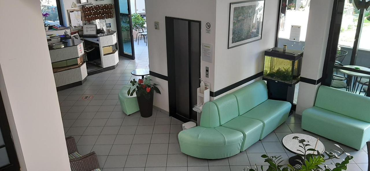 Hotel Penny Ріміні Екстер'єр фото