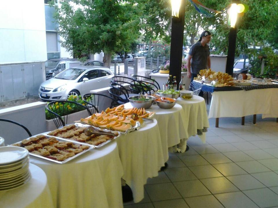 Hotel Penny Ріміні Екстер'єр фото