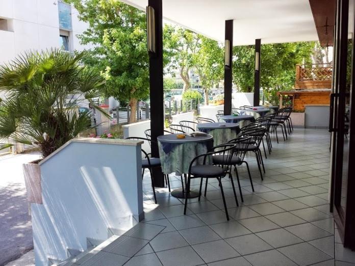 Hotel Penny Ріміні Екстер'єр фото